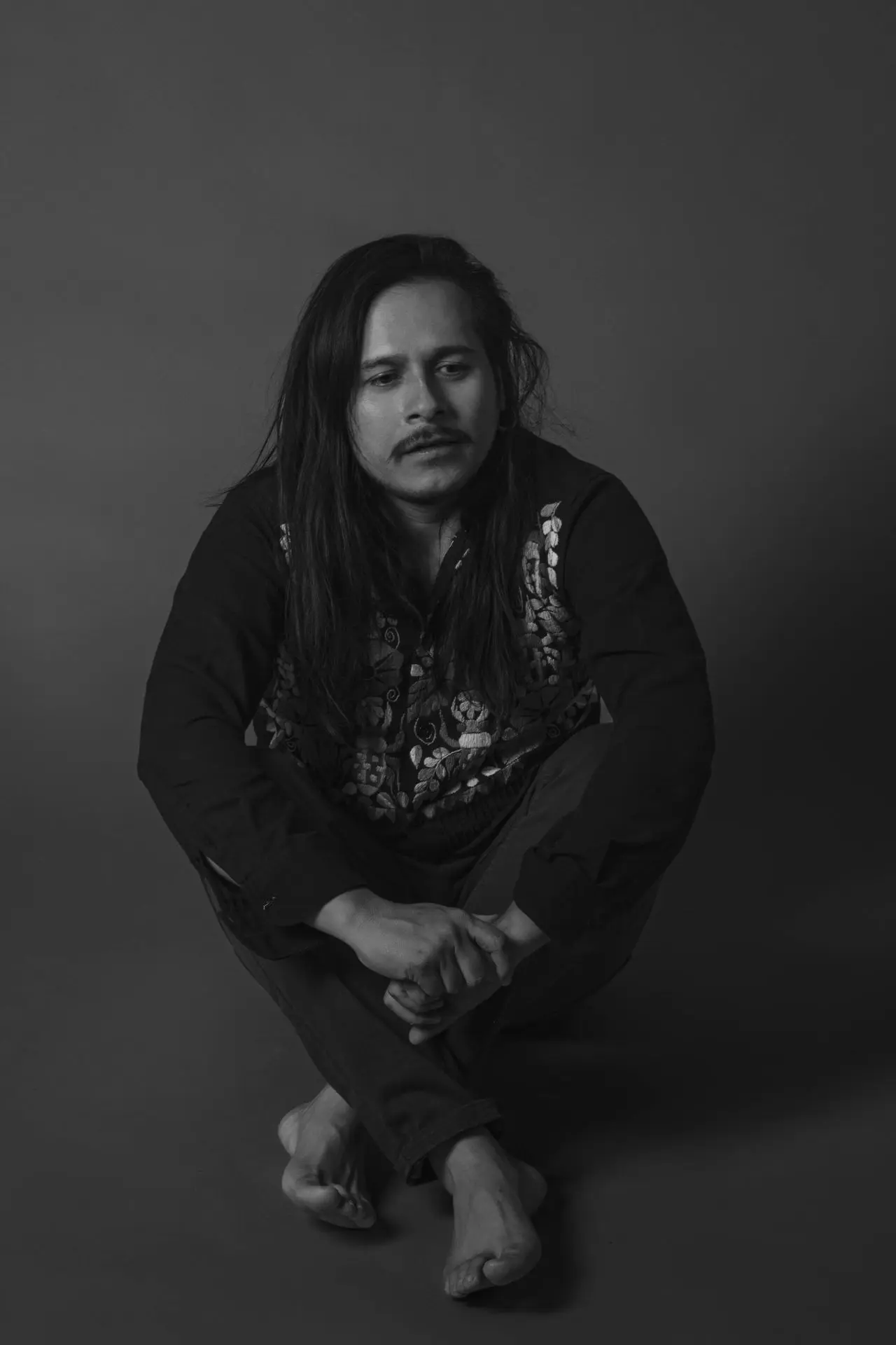 &lt;img src=&#34;luis-villalobos-medio-cuerpo.jpg&#34; alt=&#34;Retrato de medio cuerpo de Luis Villalobos, actor mexicano especializado en televisión y teatro&#34;&gt;